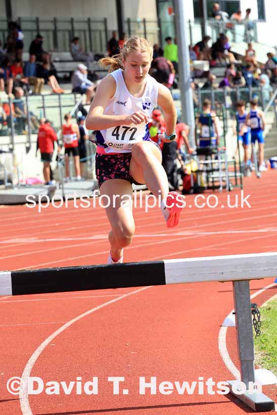 Womens under-17s 1500 metres steeplechase, 2023 Northern Under-13s, Under-15s and Under-17s, Middlesbrough.  Photo: David T. Hewitson/Sports for All Pics